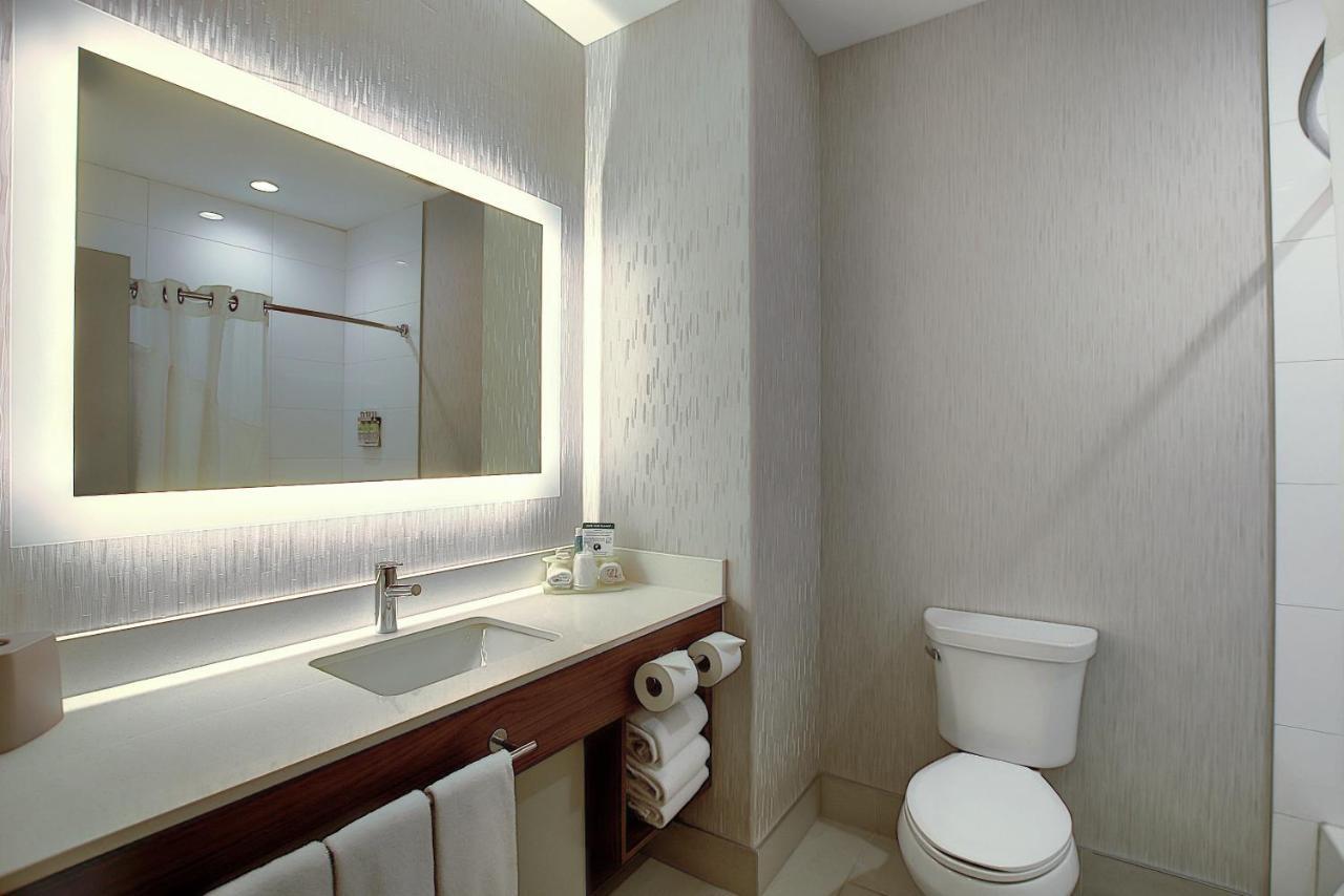 Hotel Express Airport By Ihg