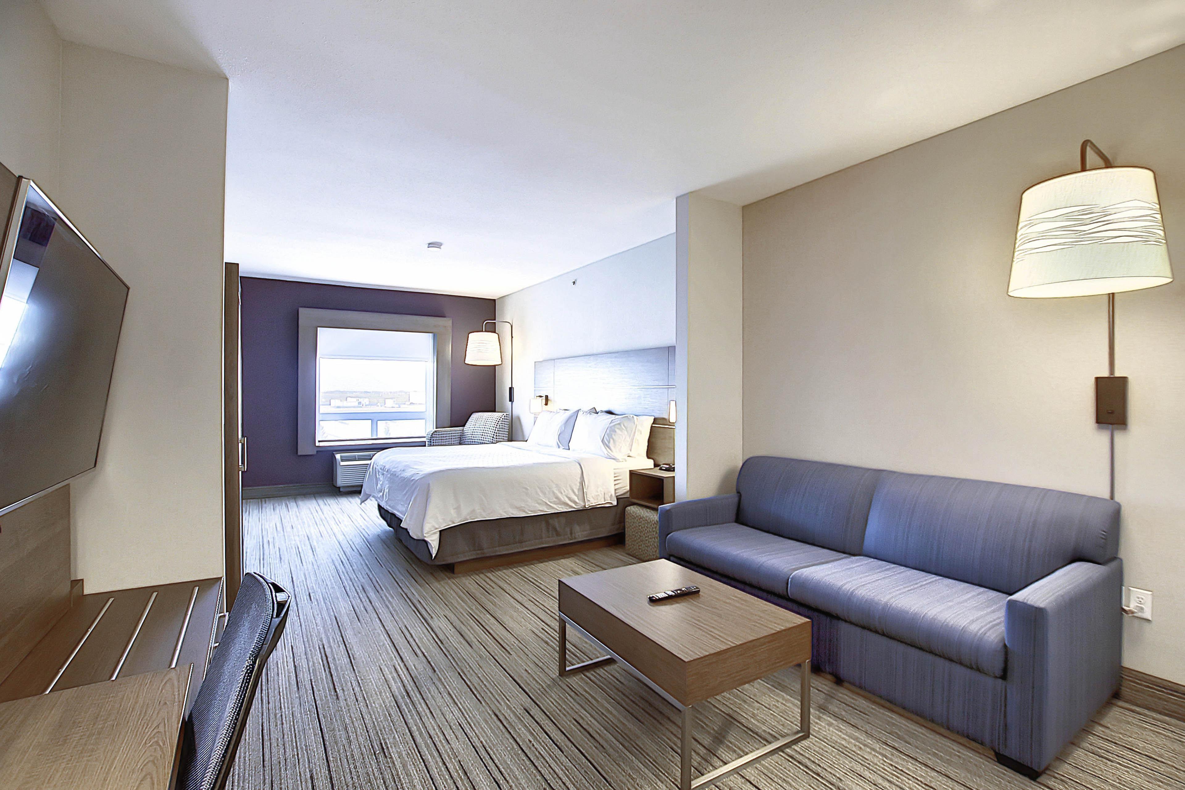 Express Airport By Ihg Hotel 3*