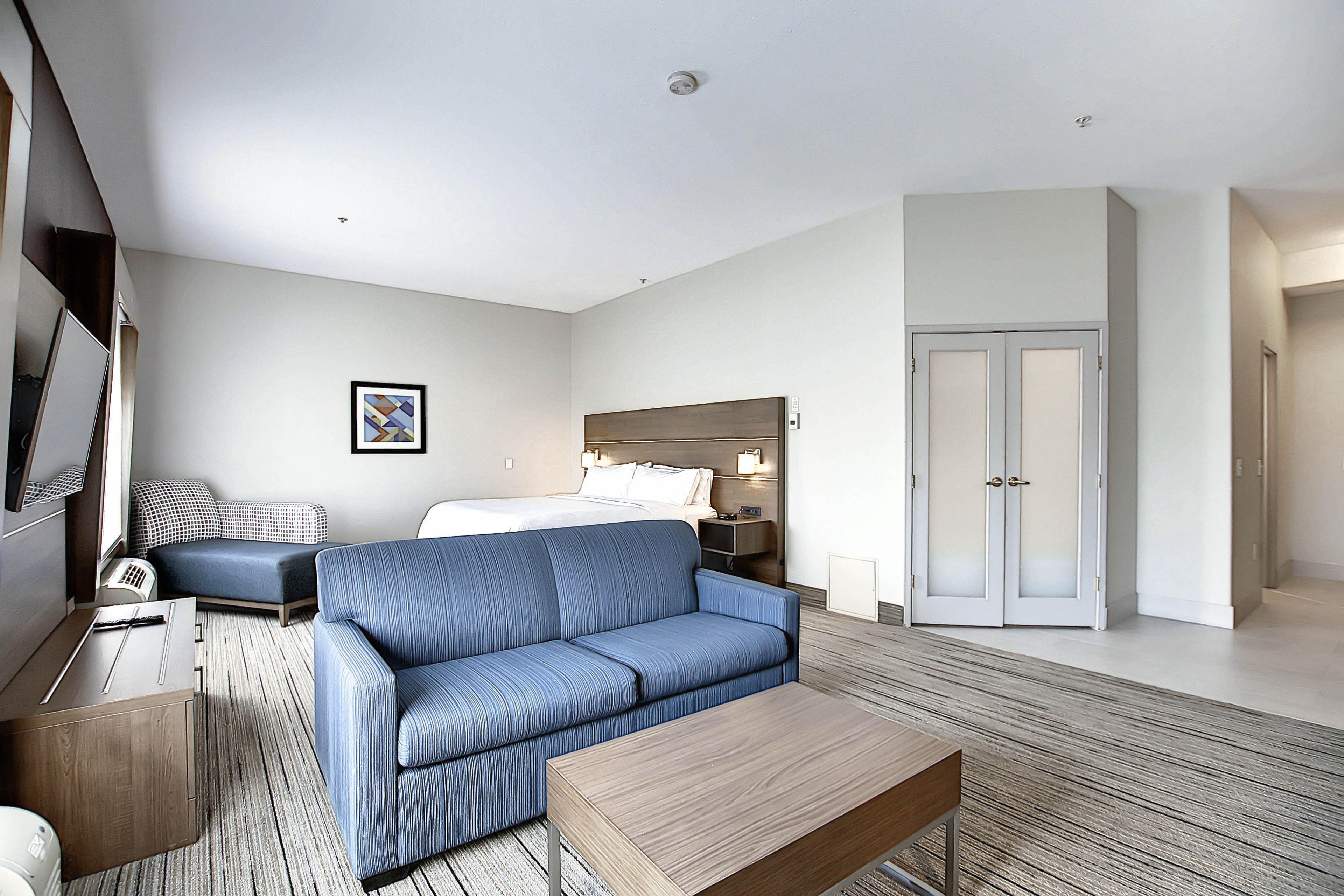 Express Airport By Ihg Hotel Calgary