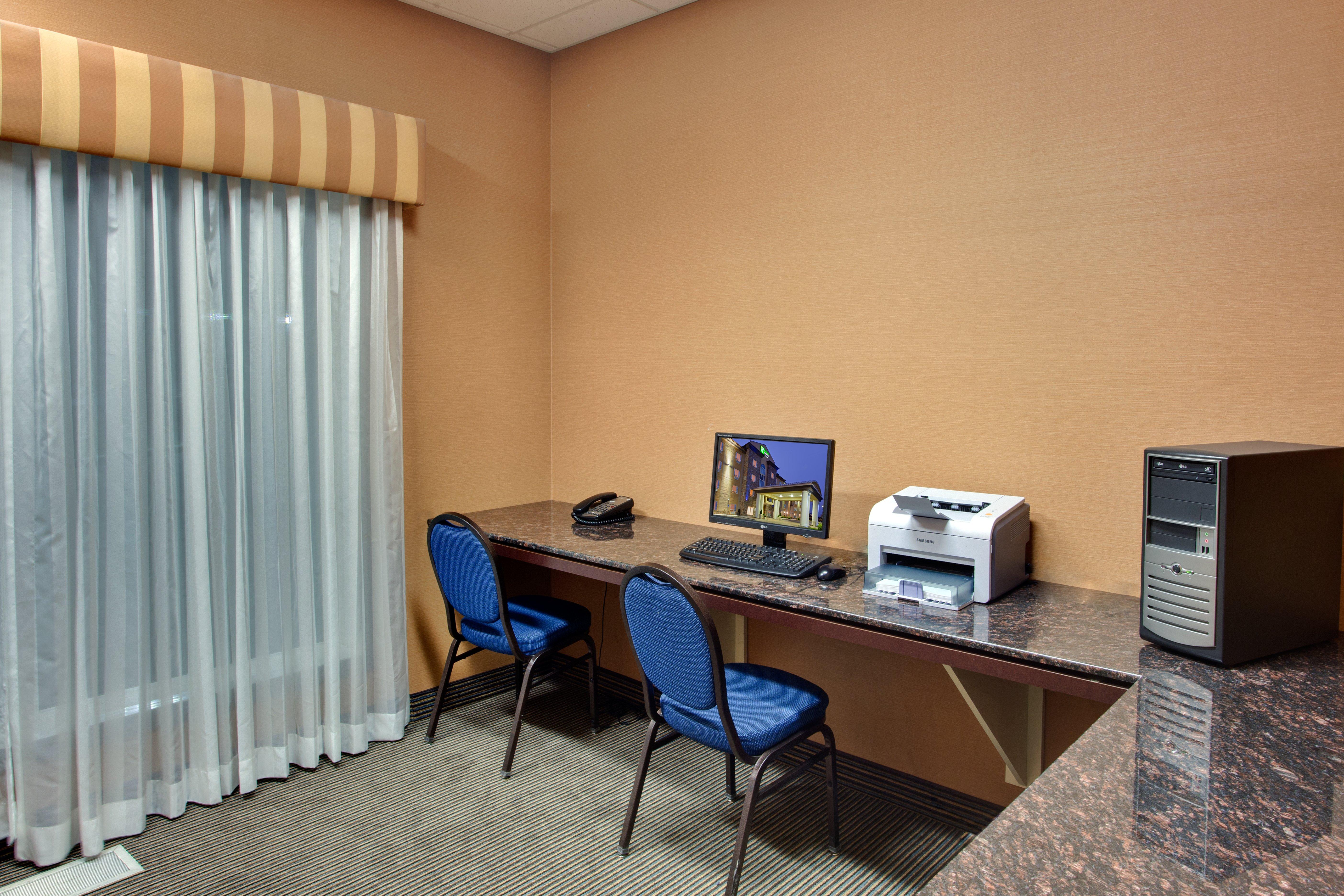 Hotel Express Airport By Ihg 3*