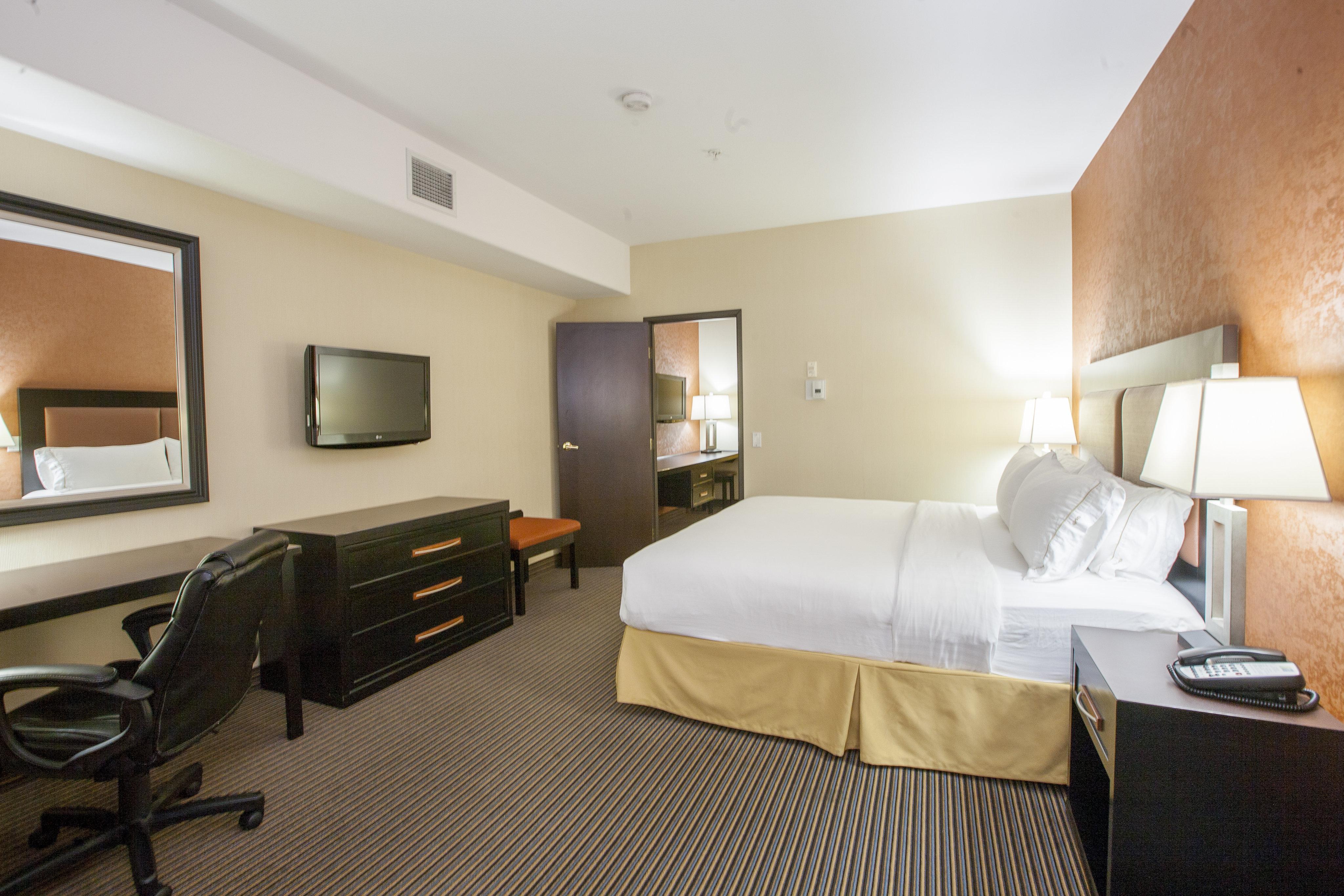 Express Airport By Ihg Hotel Calgary
