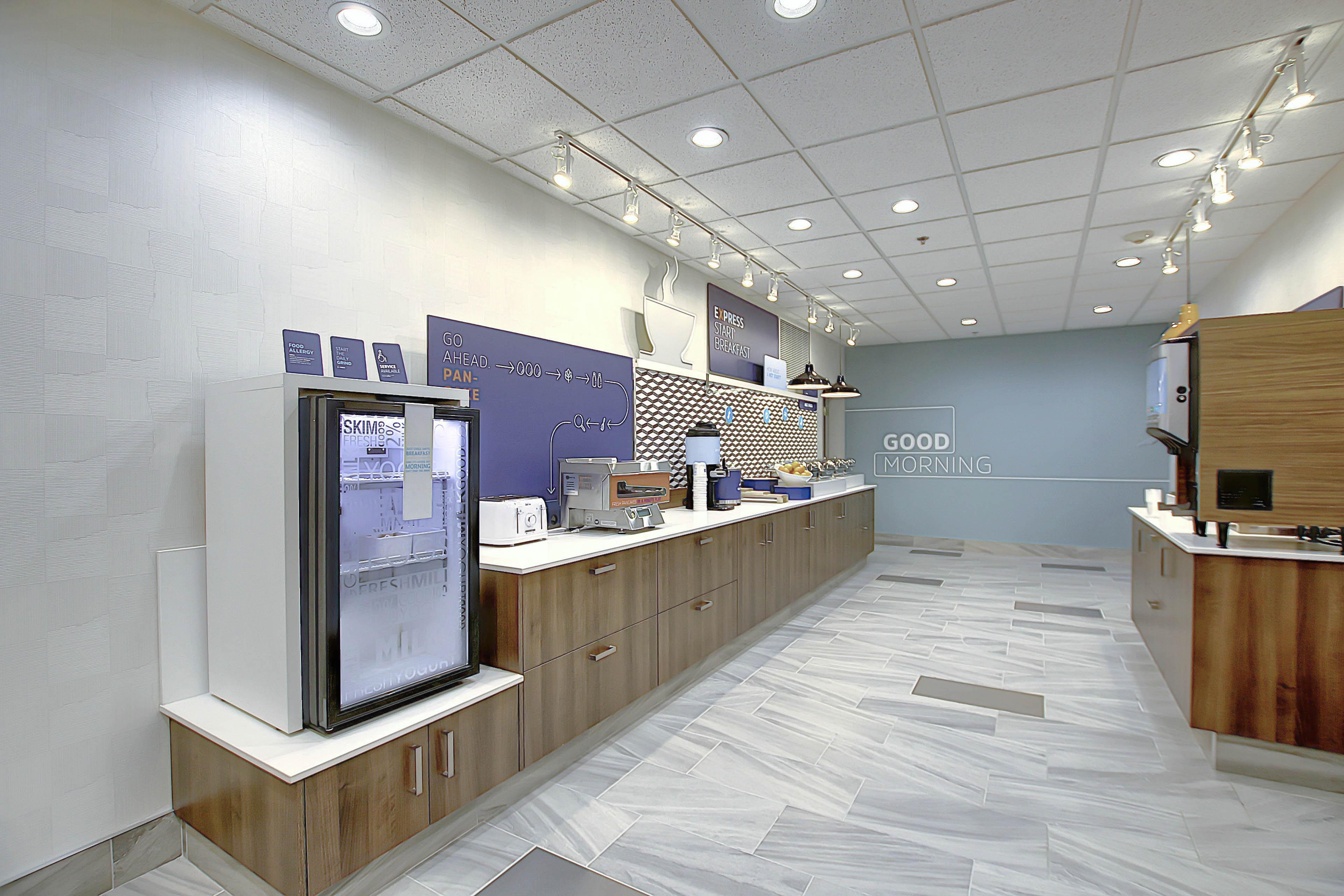 Express Airport By Ihg Hotel Calgary