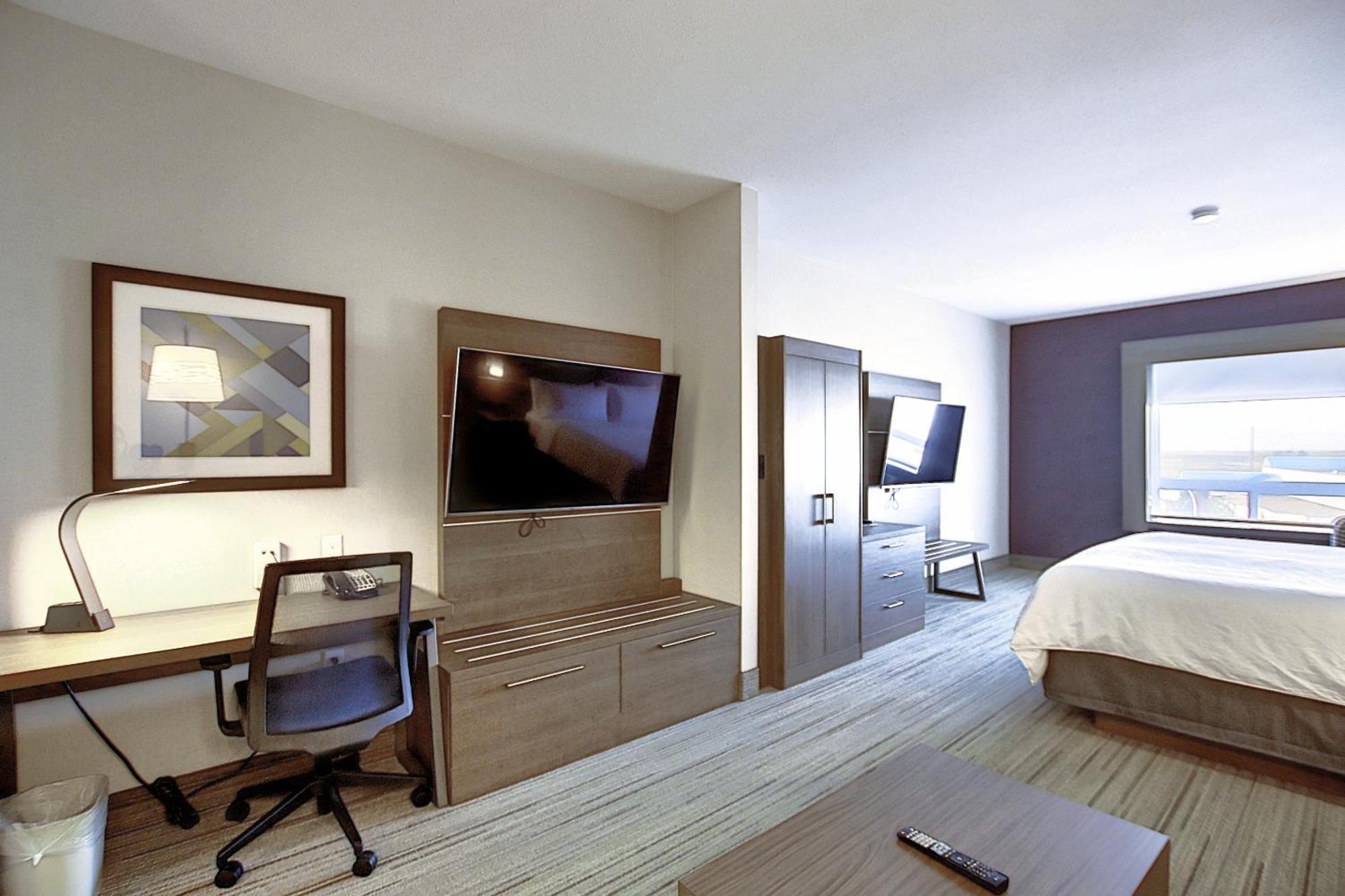 Express Airport By Ihg 3*