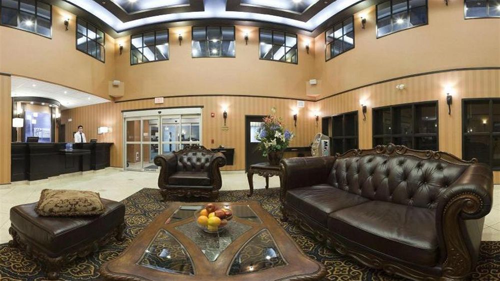 Hotel Express Airport By Ihg Calgary