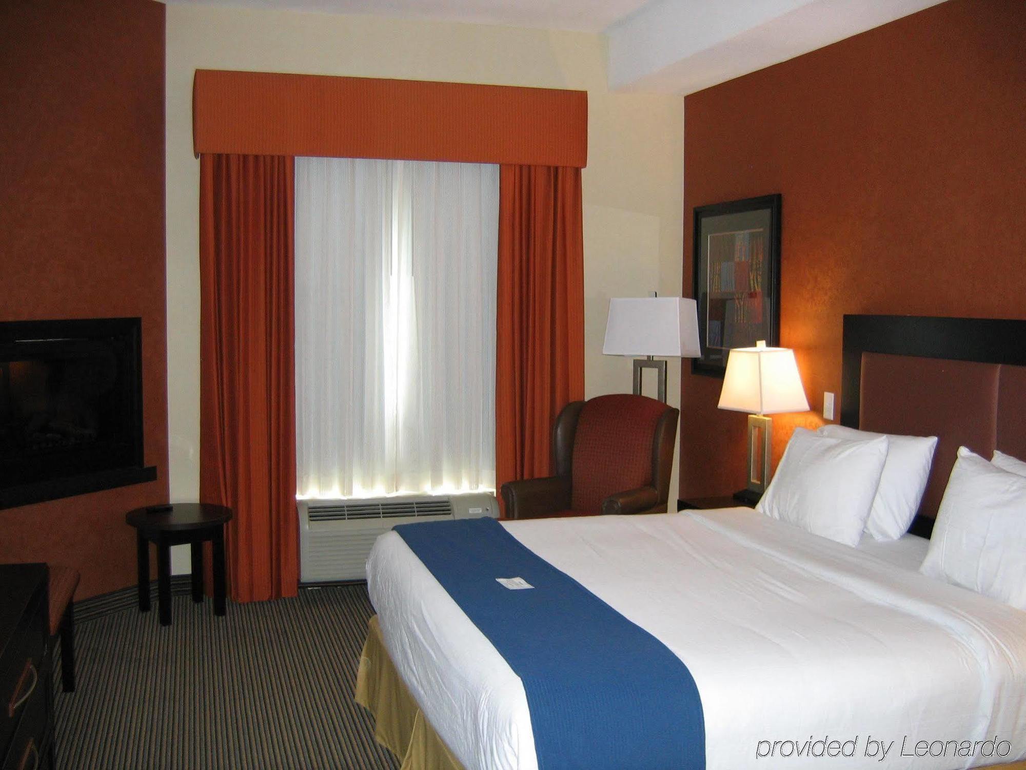 Express Airport By Ihg Hotel 3*