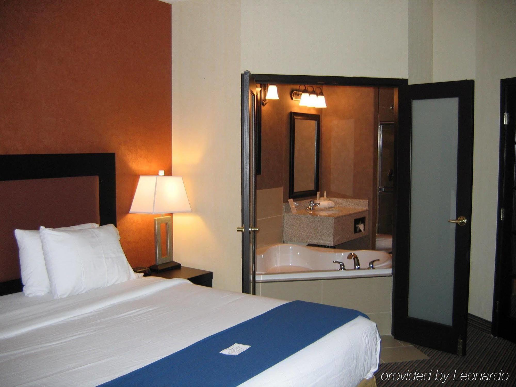 Express Airport By Ihg Hotel Calgary